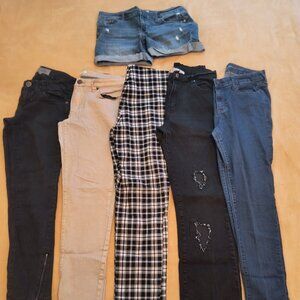 Juniors Size 9/10 Pants & a pair of shorts